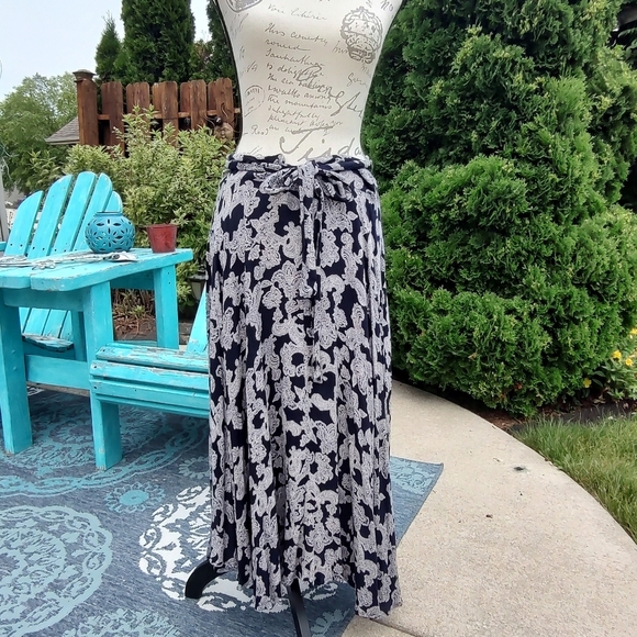 Knox Rose Medium Dress and Skirt! - Picture 8 of 16